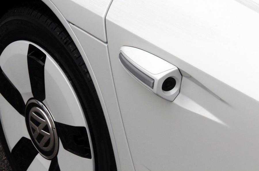  Volkswagen XL1 2014 года  (фото 33 из 37)